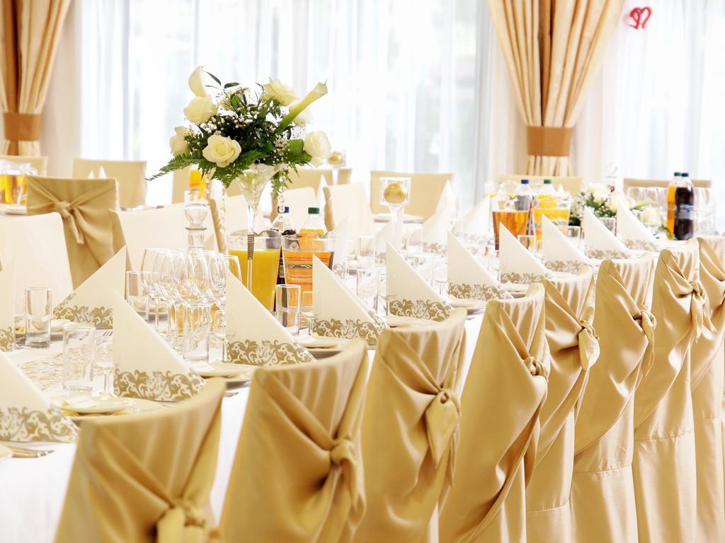Hotel Austeria Conference & Spa ชีโคชีแนค ภายนอก รูปภาพ