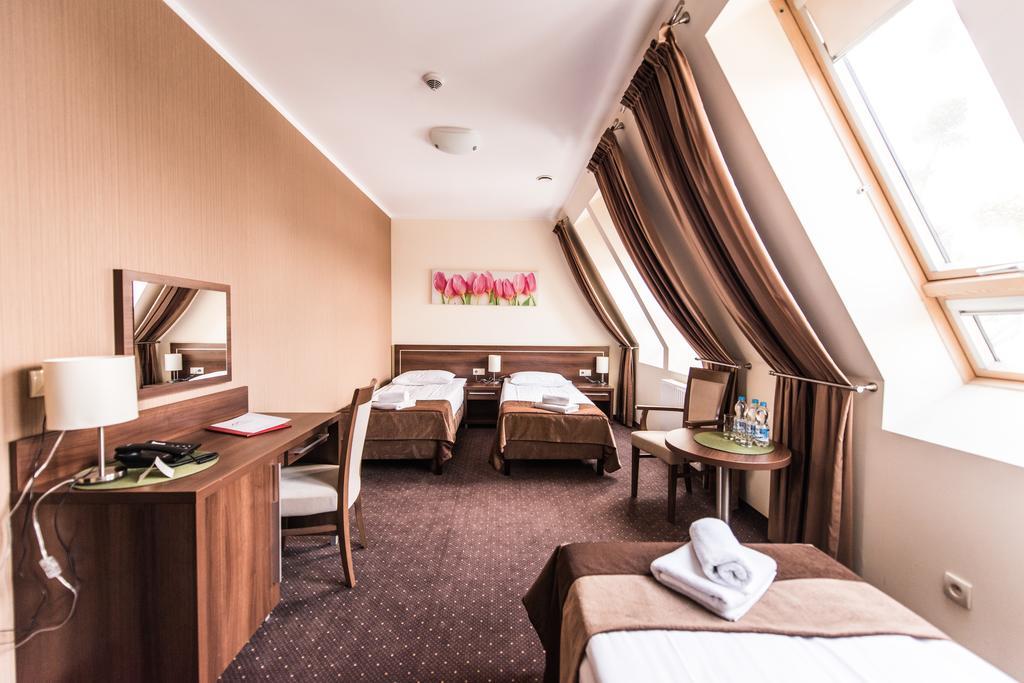 Hotel Austeria Conference & Spa ชีโคชีแนค ภายนอก รูปภาพ
