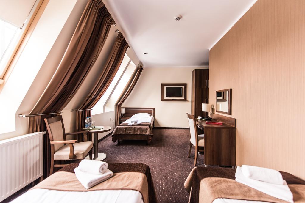 Hotel Austeria Conference & Spa ชีโคชีแนค ภายนอก รูปภาพ