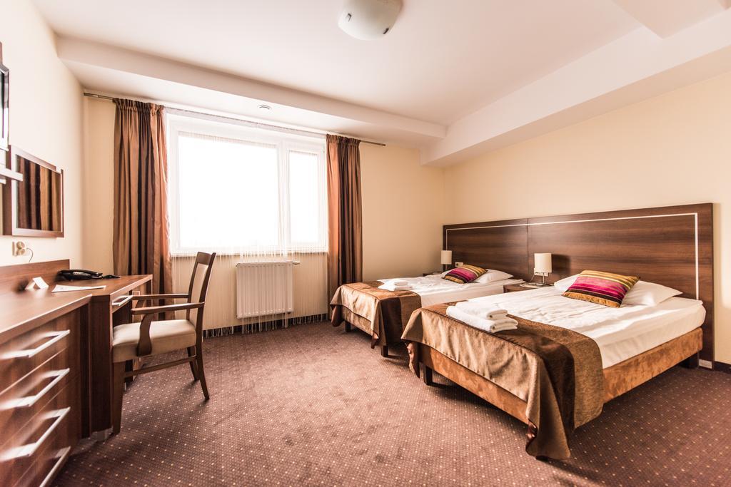 Hotel Austeria Conference & Spa ชีโคชีแนค ภายนอก รูปภาพ