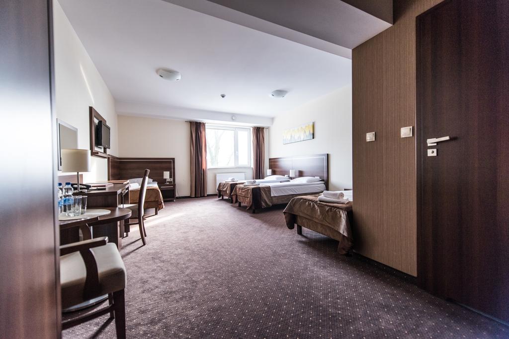 Hotel Austeria Conference & Spa ชีโคชีแนค ภายนอก รูปภาพ