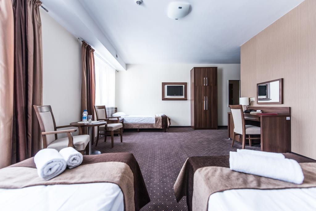 Hotel Austeria Conference & Spa ชีโคชีแนค ภายนอก รูปภาพ
