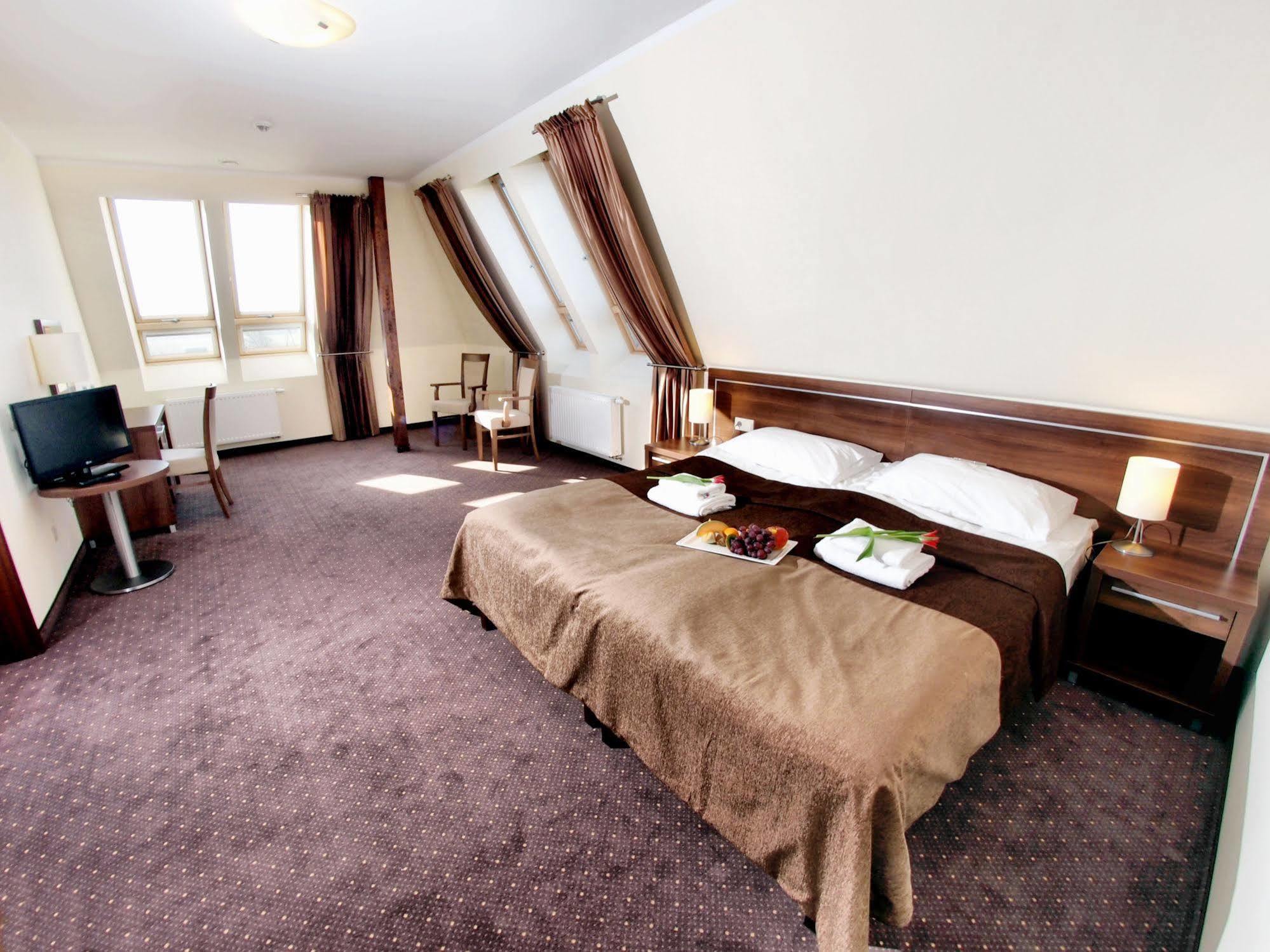 Hotel Austeria Conference & Spa ชีโคชีแนค ภายนอก รูปภาพ